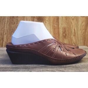 Clarks Artisan Perforated Leather Wedge Shoes Women's Size 7.5 Brown
